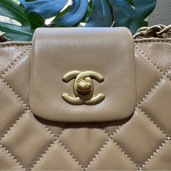 CHANEL Lambskin Small Quilted CC Tote Beige - Picture 6 of 15